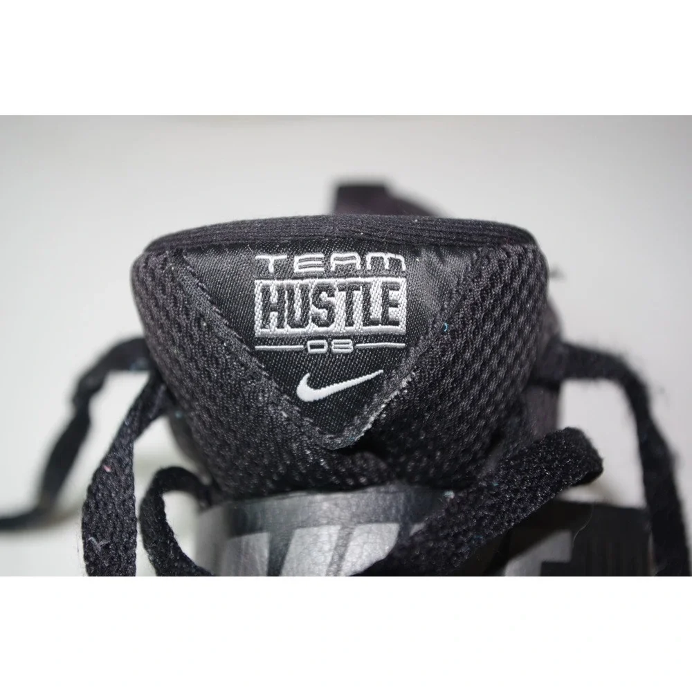Nike Team Hustle D 8 Black Silver Kids Basketball Shoes Size 5.5Y